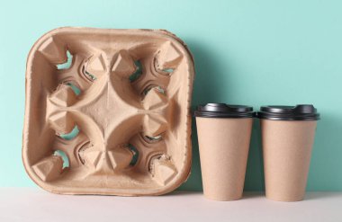 Nane yeşili arka planda Eko Karton paket yiyecek kutuları