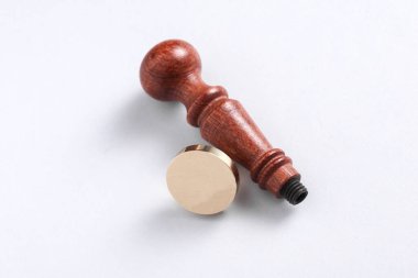 Ahşap saplı ve arka planda bronz başlı klasik şahsi damga..