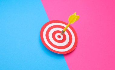 Dartlı hedef. İş konsepti