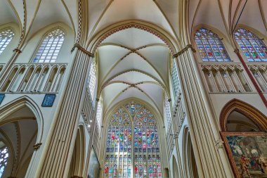 Bruges, Belçika - 21 Temmuz 2020: St Salvator Katedrali 'nin iç manzarası