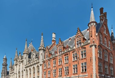 Bruges, Belçika, Burg Meydanı 'ndaki ortaçağ sarayları.