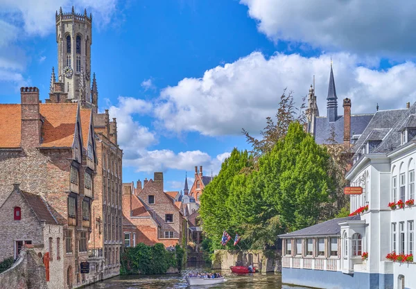 Bruges Bélgica Arquiteturas Medievais Canal Com Torre Medieval Sino Berlfry — Fotografia de Stock