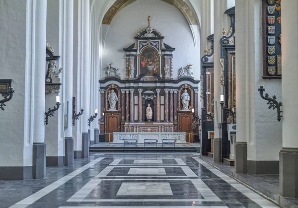 ベルギーのブルージュ 2020年7月20日 聖母教会のミケランジェロ ブオンアルティによるブルージュの聖母礼拝堂 — ストック写真