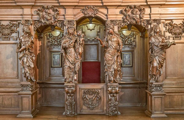 Brugia Belgia Lipca 2020 Drewniane Rzeźby Konfesjonału Kościoła Matki Bożej — Zdjęcie stockowe