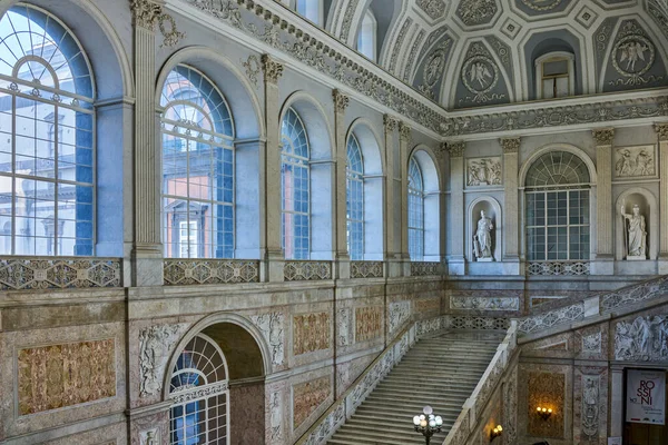ナポリ イタリア 2019年3月29日 王宮の大きな玄関ホール — ストック写真