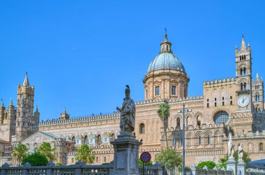 İtalya, Palermo, Primatial Metropolitan Katedrali, Kutsal Bakire Meryem Kilisesi. Palermo Katedrali olarak da bilinir.