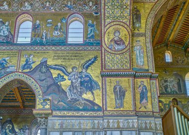 Monreale, İtalya - 17 Ekim 2022: Santa Maria Nuova Katedrali içindeki zengin Bizans mozaikleri aynı zamanda Monreale Duomo 'su olarak da bilinir.,