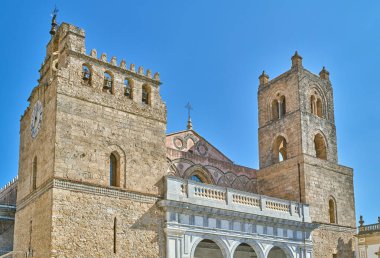 Monreale, İtalya, Santa Maria Nuova Katedrali 'nin ana cephesi Monreale Duomo olarak da bilinir.,