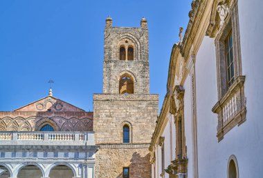 Monreale, İtalya, Santa Maria Nuova Katedrali 'nin ana cephesi Monreale Duomo olarak da bilinir.,