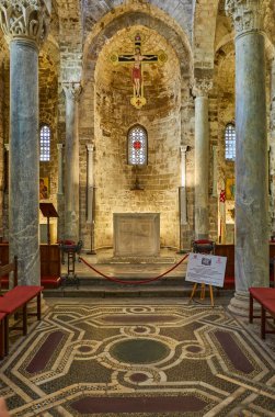 Palermo, İtalya - 26 Aralık 2018 San Cataldo Kilisesi iç mimarisi, 12. yüzyılın Arap-Norman mimarisi.