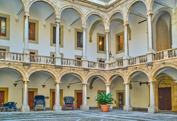 Palermo Italia Octubre 2022 Las Arcadas Del Patio Palacio Normando —  Fotos de Stock