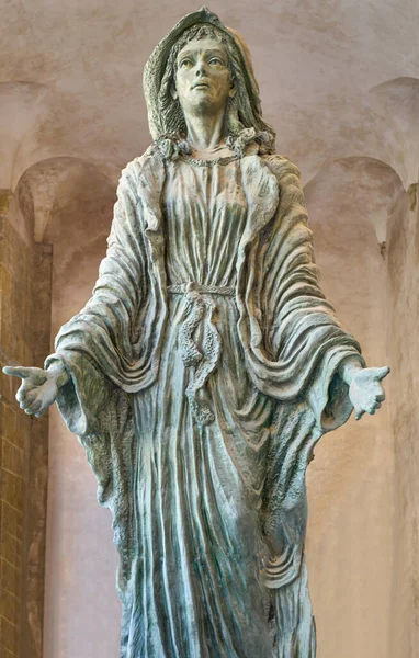 Monreale Itália Outubro 2022 Estátua Virgem Maria Sob Arcada Catedral — Fotografia de Stock