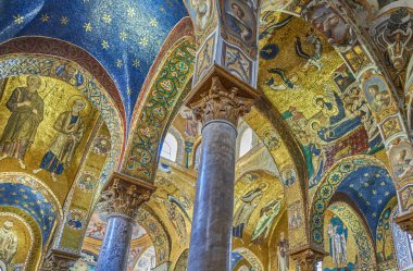 Palermo, İtalya - 26 Aralık 2018: Santa Maria dell 'Ammiraglio Kilisesi içindeki Bizans mozaikleri, La Martorana olarak da bilinir.