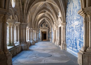 Porto, Portekiz - 18 Nisan 2023: Porto Katedrali Manastırı)