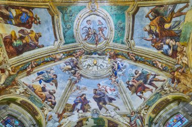 Syrthe, İtalya - 1 Kasım 2022 Katedral 'deki Kilisenin tavanındaki freskler