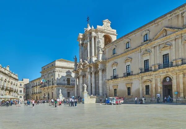 Syrcuse Olaszország 2022 November Emberek Duomo Téren Katedrálissal Város Intézményes — Stock Fotó