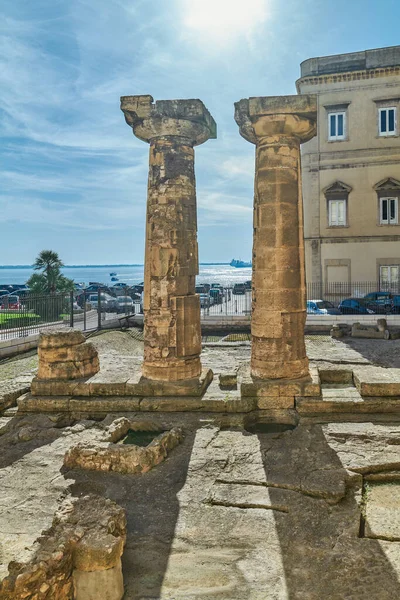 Taranto Ιταλία Άποψη Των Μυθικών Δωρικών Κιόνων Προϋπάρχοντος Ελληνικού Ναού — Φωτογραφία Αρχείου