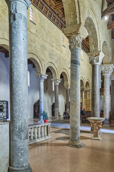 タラント イタリア 2022年11月2日 聖カタロード大聖堂の身廊 — ストック写真