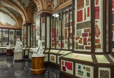 Modena, İtalya - 5 Mart 2019: Şehir müzesinin mermer salonu Palazzo dei Musei (Müze Sarayı)