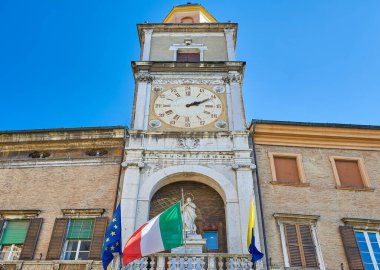 Modena, İtalya, belediye binasının şehir kulesinin yukarıdan görünüşü