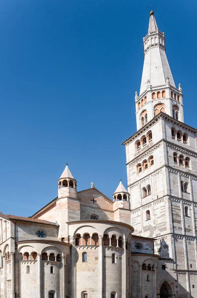 Módena Italia Vista Del Ábside Catedral Con Torre Ghirlandina — Foto de Stock