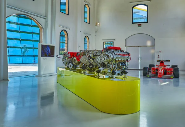 意大利 马拉内罗 2019年3月6日 在法拉利的诞生地和第一个车间里 赛车涡轮发动机和F1赛车 — 图库照片