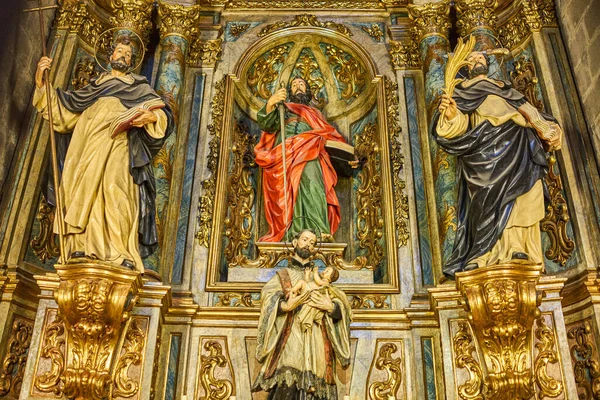 Barcelona Spania Mars 2019 Skulptur Hellige Katedralen Det Hellige Kors – stockfoto