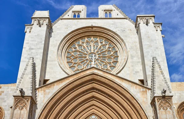 Tarragona, İspanya, Saint Mary Katedrali 'nin ana kapısı ve gül penceresi