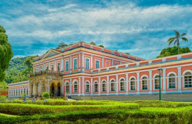 Petropolis, Brezilya - 7 Aralık 2019: İmparatorluk Sarayı tarihi bir yer ve şu anda halka açık tarihi ve kültürel bir müze..