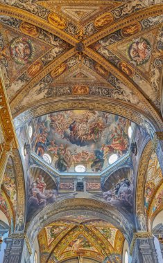 Parma, İtalya - 11 Şubat 2020: Santa Maria Assunta Katedrali 'nin saf tavanının ayrıntıları