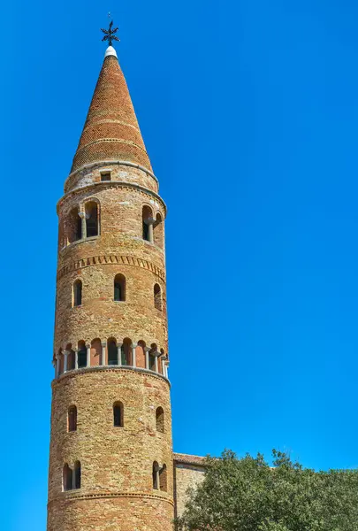 Caorle Italien Det Cylindriska Klocktornet Romansk Stil Katedralen Stephen Duomo — Stockfoto