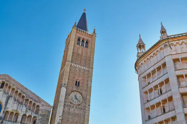 Parma Italien Uppåtriktad Utsikt Över Klocktornet Katedralen Och Det Åttkantiga — Stockfoto