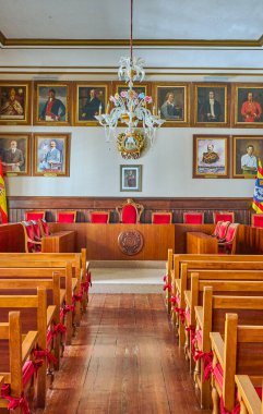 Mahon / Menorca, İspanya - 4 Ağustos 2022: Belediye Binası Konsey Salonu