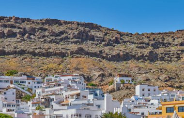 Mogan, Gran Canaria, İspanya, Tauro dağının yamaçlarındaki köyün kenar mahalleleri.