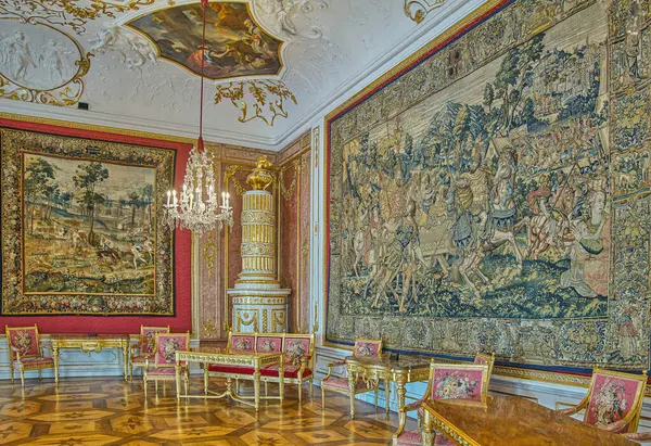 2022年10月5日 奥地利萨尔茨堡 多姆夸泽住宅大厅的绘画和装饰 图库图片