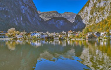 Hallstatt, Avusturya, Hallstatt Gölü 'ndeki Obertraun köyüne bakın.