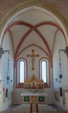 Monselice, İtalya - 3 Mart 2023: antik Santa Giustina kilisesinin altın sunağı