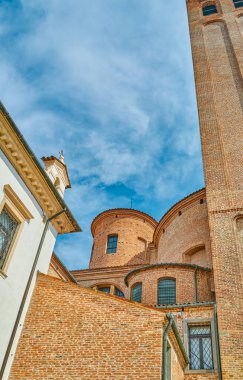 Doğu, İtalya, Kubbeler ve Santa Tecla Manastır Katedrali 'nin çan kulesi