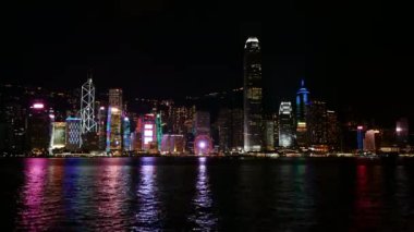 TAIPEI, TAIWAN - 28 Kasım 2018: Şehir ışıklarının gece görüşü, zaman aşımı 