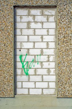 Sembolik resim: kapalı, dışlanmış: tuğlalı kapı aralığı