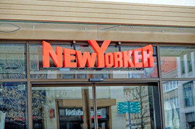 Mektup, moda perakendecisi New Yorker 'ın logosu.