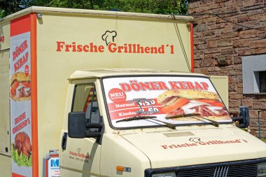 Taşıyıcı, seyyar satış tezgahı ızgara tavuk ve kebap için.