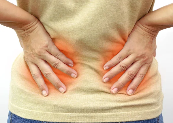 女人的手摸她的臀部 疼痛难忍 保健和医疗概念 — 图库照片