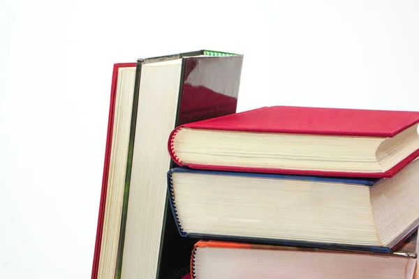 Stack Böcker Vit Bakgrund Kunskaps Och Utbildningsbegreppet — Stockfoto