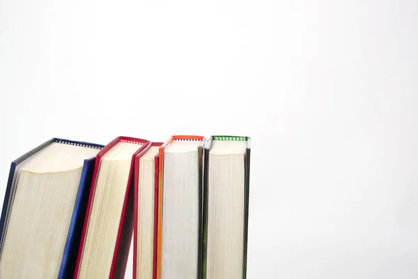 Brist Böcker Med Vit Bakgrund Kunskap Lärande Och Utbildning Koncept — Stockfoto