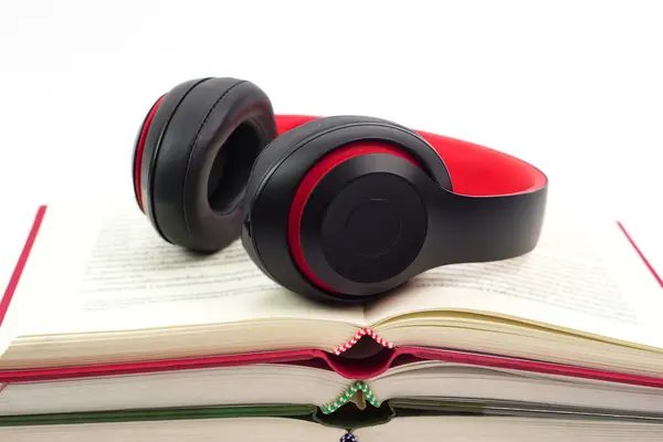 Headphones Stack Books Modern Education Relaxation Concept — Stock Photo, Image