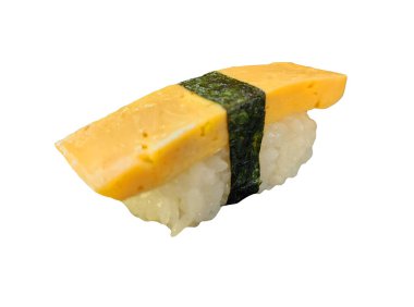 Tamako sushi beyaz arkaplanda izole edildi