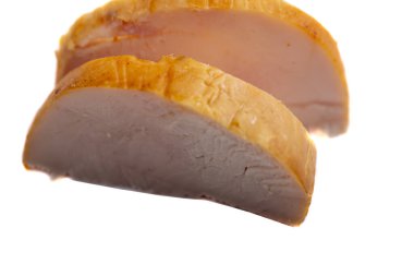 Beyaz yalıtılmış arka planda kesilmiş bir jambon parçası. Bir parça jambon, jambon. Et, izole edilmiş beyaz bir arkaplan yemek,