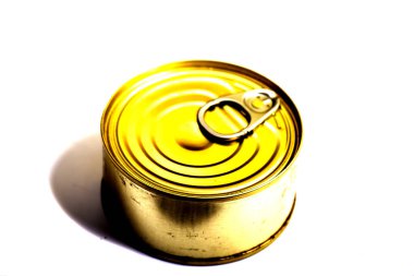 Beyaz arka plan üzerinde izole konserve,