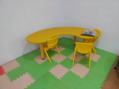 KINDERGARTEN U Şekli Çalışma Masası